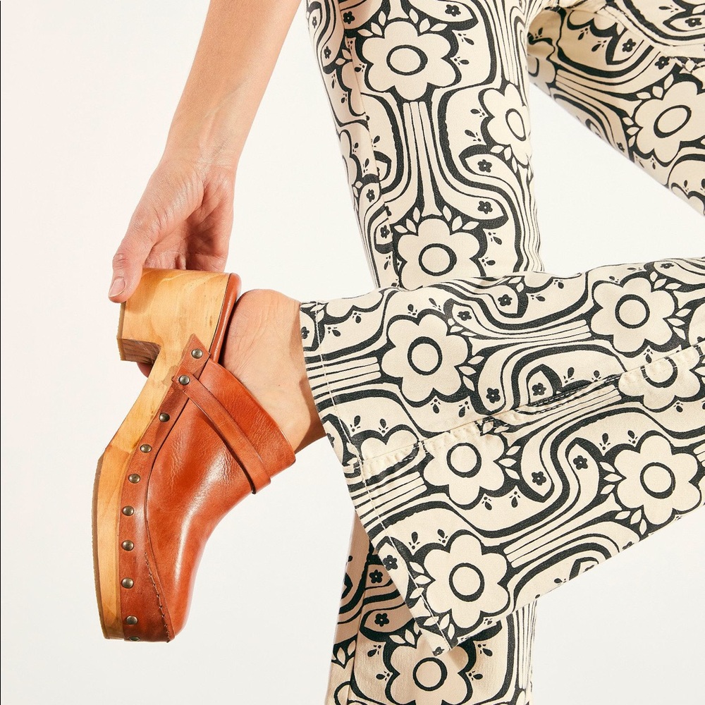 Reserved: NWT Free People Calabasas Clogs, Box included